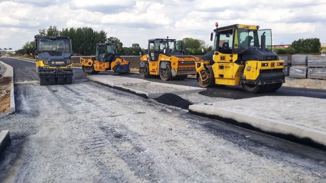 Modernizacja których dróg we Wrocławiu otrzymała dofinansowanie? Co zostanie wybudowane? Kliknij w zdjęcie i zobacz w galerii szczegóły - posługuj się strzałkami lub gestami, aby przejść dalej