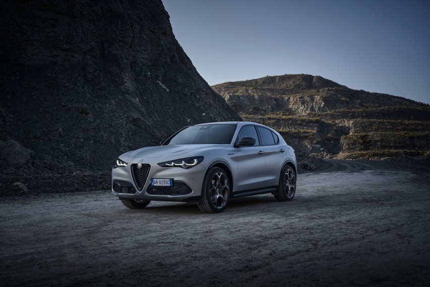 Alfa Romeo Giulia i Stelvio. Nowe światła i inne zmiany na 2023 rok. Co poprawiono?