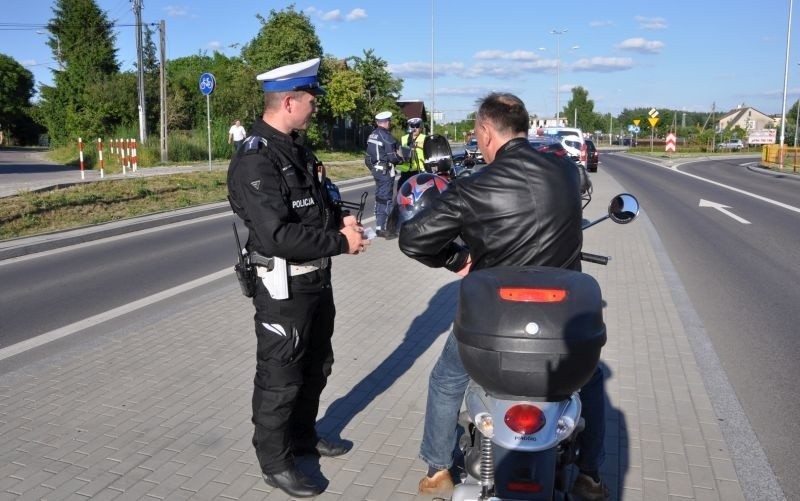 Policja kontrolowała kierowców: Pijany motocyklista miał 1,7 promila (zdjęcia)