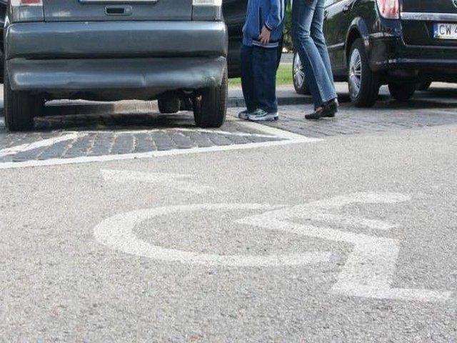 Sprawa uwolnienia kopert w strefie płatnego parkowania w Świeciu dla potrzeb niepełnosprawnych wraca jak bumerang