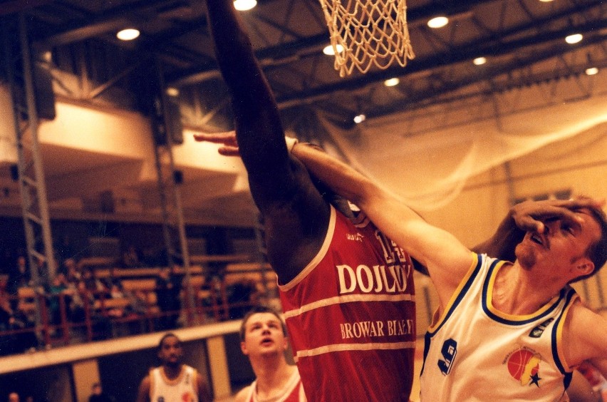 Na przełomie 1995/1996 roku koszykarze Dojlidy grali w...