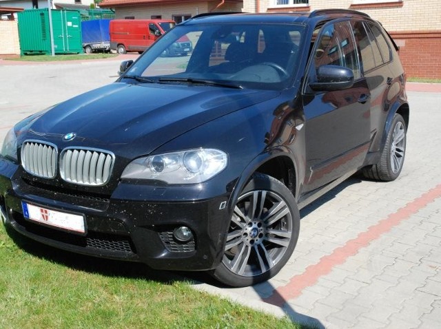 Po sporządzeniu niezbędnej dokumentacji kierowcę, obywatela Mołdowy wraz z BMW przekazano policji w Augustowie.