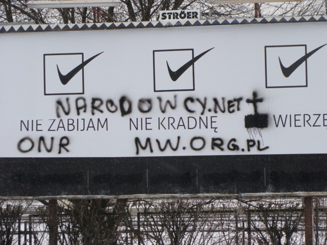 Billboard znajduje się w centrum miasta, przy dworcu PKS Białystok.