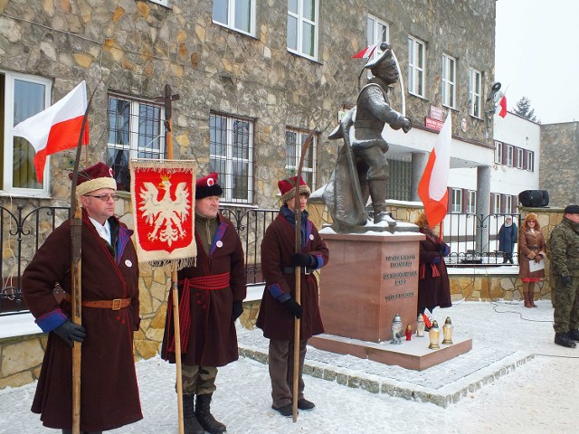 Główne uroczystości odbyły się przed pomnikiem generała Mariana Langiewicza w Wąchocku.