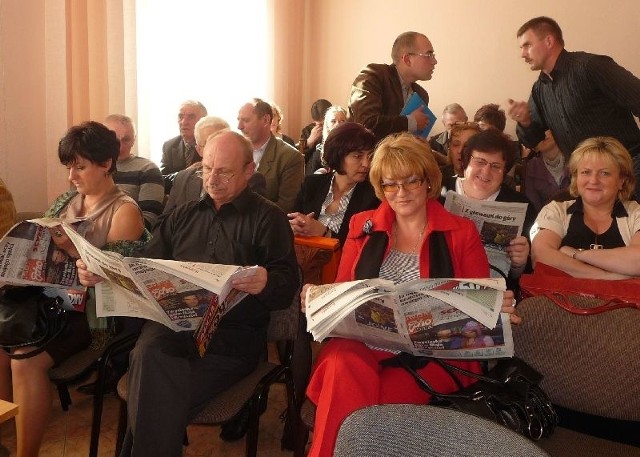 Mieszkańcy gminy Zagnańsk z dużym zainteresowaniem przeglądali nowy tygodnik metropolitarny &#8222;Echa Dnia&#8221; .