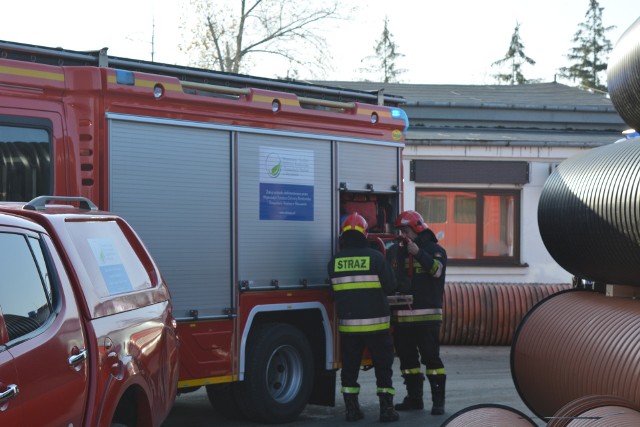 Strażacy we wtorek gasili pożar w hali produkcyjnej w Strzałkowie w gminie Wolanów.