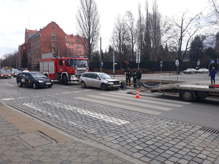 Wypadek na Sienkiewicza. Duże utrudnienia w ruchu (ZDJĘCIA)