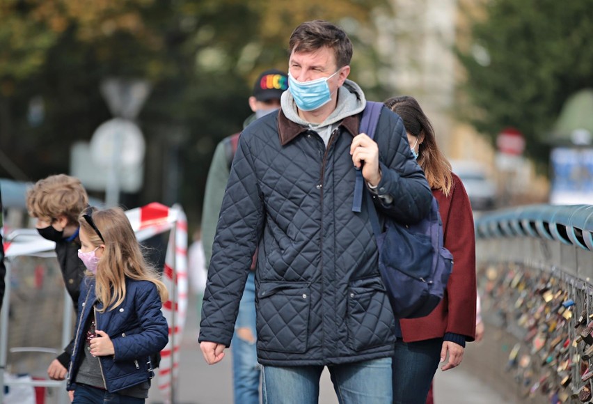 Żółta strefa w Krakowie. Od soboty obowiązują nowe zasady. Jak mieszkańcy dostosowali się do obostrzeń? [ZDJĘCIA]