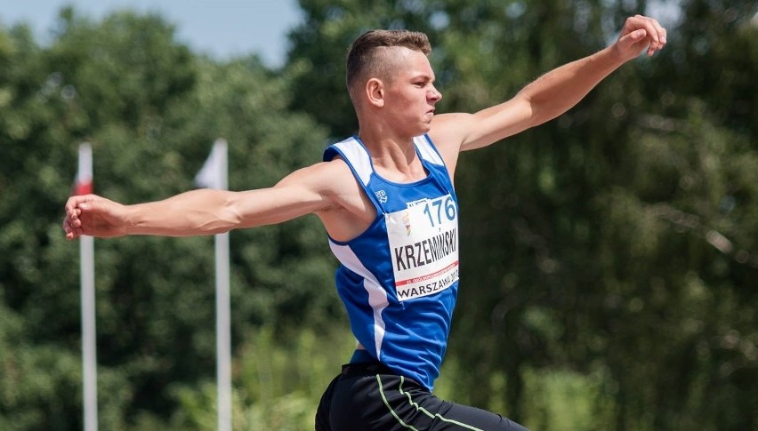 Dawid Krzemiński srebrny medalista w trójskoku.