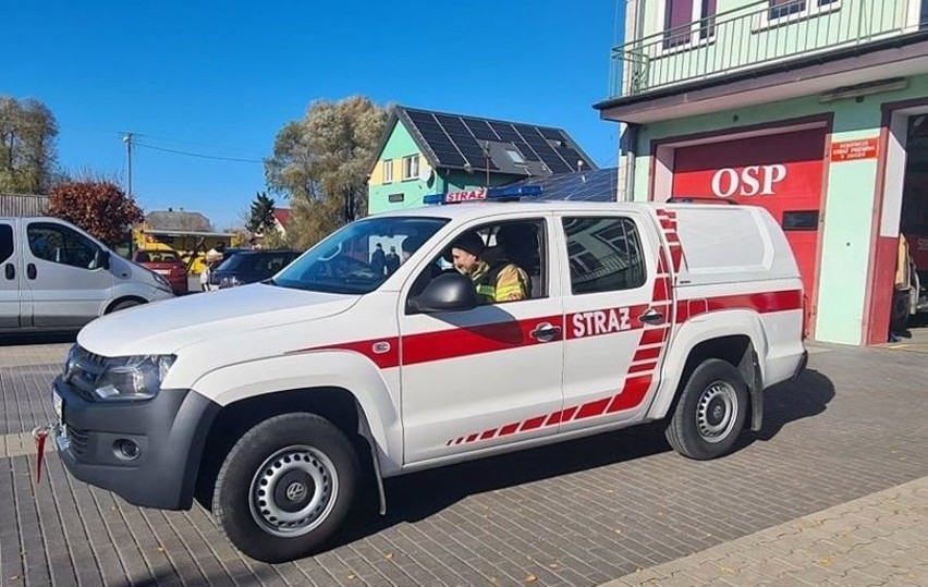 Nowy samochód terenowy trafił do Ochotniczej Straży Pożarnej w Gołębiu