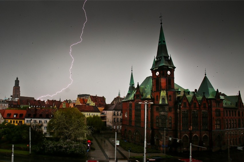 Burze z gradem na Dolnym Śląsku. Czy zagrzmi we Wrocławiu?