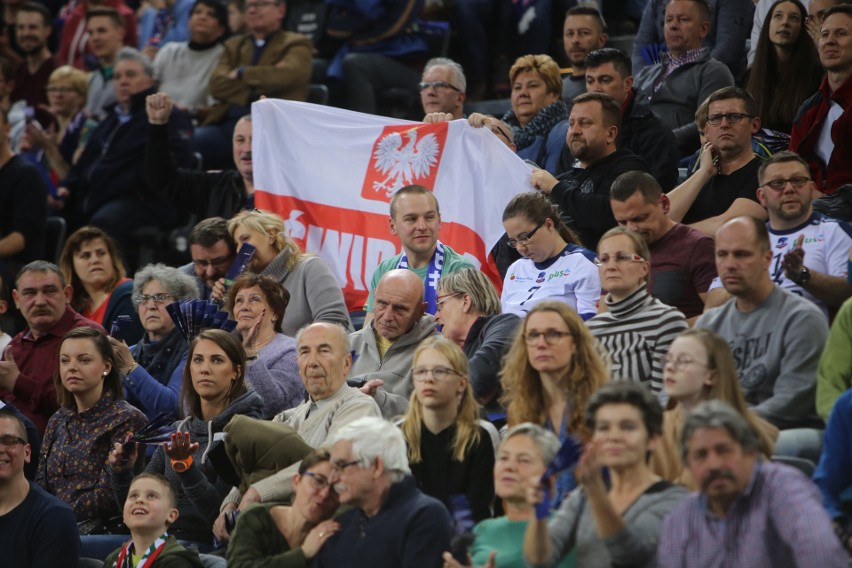 Arena Gliwice wypełniła się kibicami, którzy wspomagali...