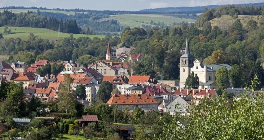 Gmina Duszniki - Zdrój - 3106,29 zł długu w przeliczeniu na...