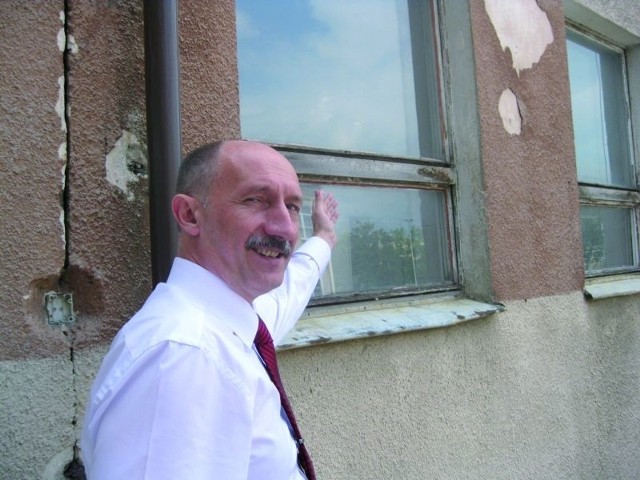 To już ostatnie okna w naszej szkole, które wymagają wymiany &#8211; mówi Wojciech Mioduszewski, dyrektor ZSDiG w Łomży