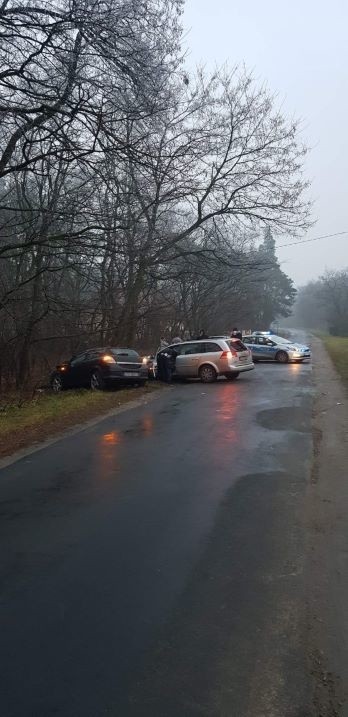 Wypadek drogowy w Stefanowie Barczewskim! Ranni kierowcy w szpitalu