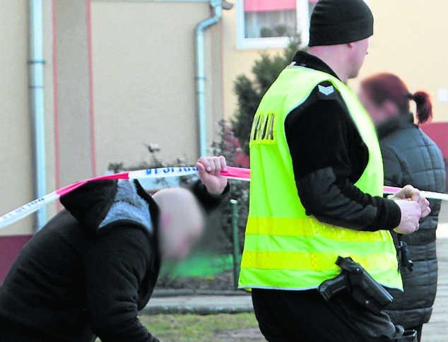 Policjanci z Krosna Odrzańskiego we wtorek przez kilka godzin pracowali wraz z prokuratorem na miejscu zbrodni.