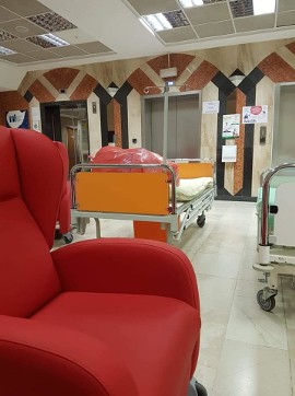 Fotele WOŚP dla matek w szpitalu w Katowicach stoją nieużywane. Jerzy Owsiak  ostro reaguje ZDJĘCIA | Dziennik Zachodni