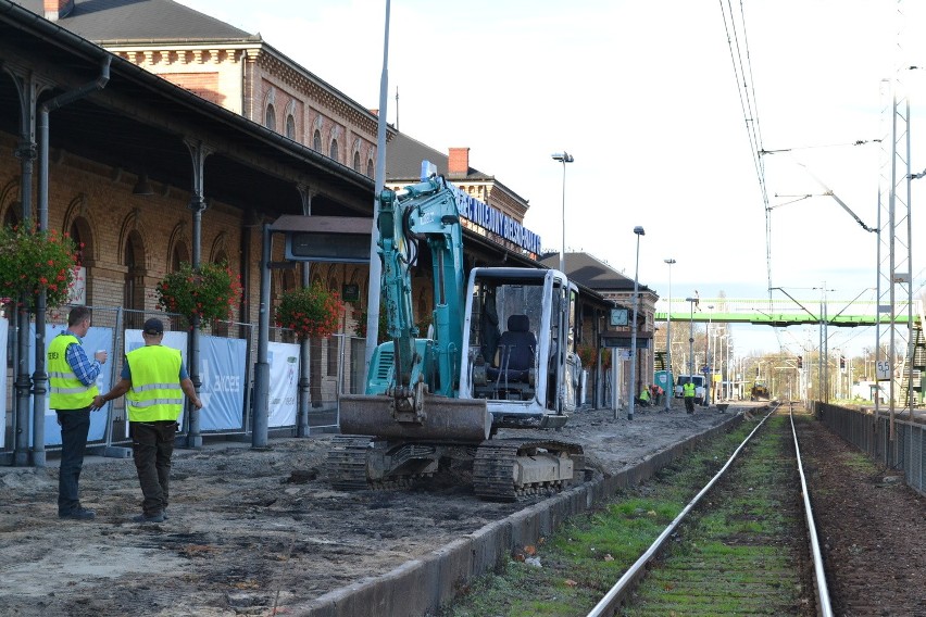 Bielsko-Biała: Remont peronów na bielskim dworcu PKP do grudnia [ZDJĘCIA]