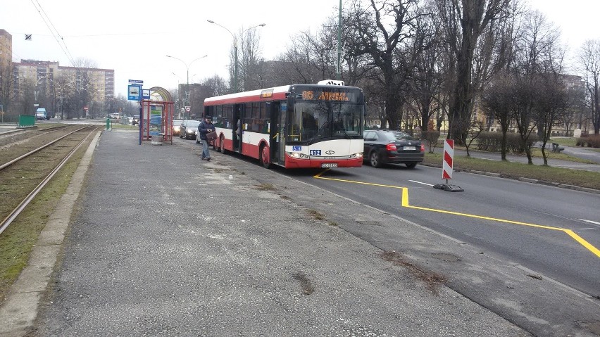 Sosnowiec: objazd i wycinka drzew na Starym Sosnowcu. To początek budowy ronda [ZDJĘCIA]