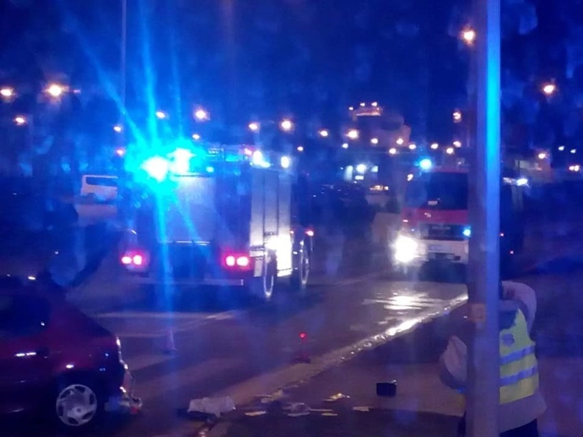 Wypadek pod Wrocławiem. Zderzenie na skrzyżowaniu [ZDJĘCIA]