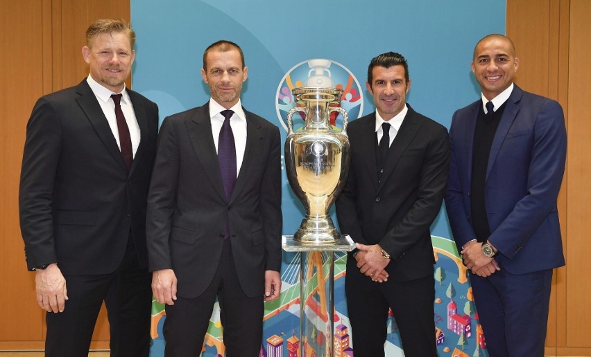 Ambasadorowi Euro 2020 Peter Schmeichel (z lewej), David...