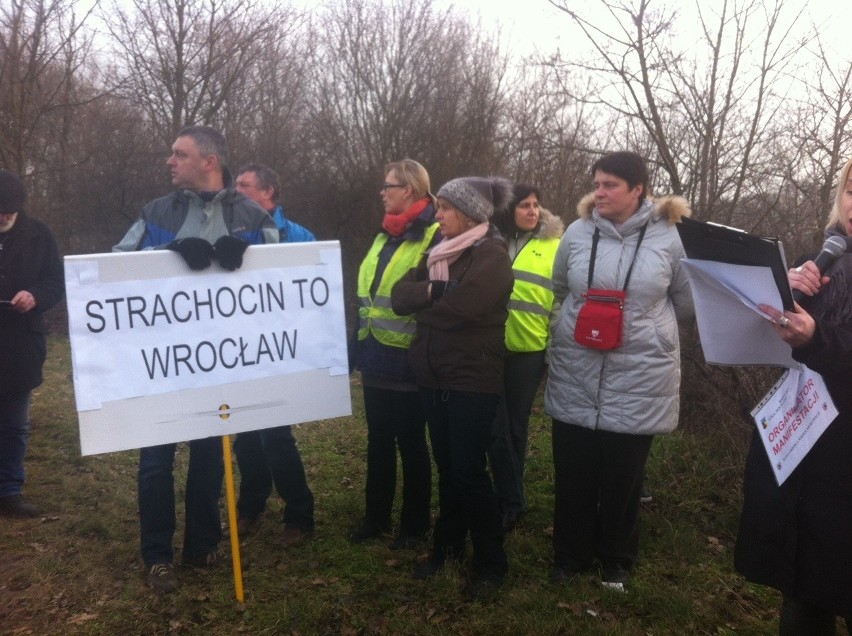 Protest na Swojczyckiej i Kowalskiej. Kilkadziesiąt osób blokowało ulice (ZDJĘCIA)