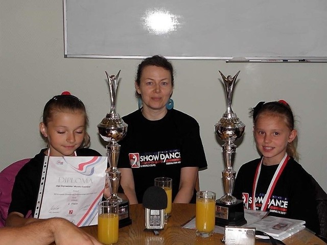 Olga Szynwelska, Monika Michalewicz i Monika Guentzel z trofeami z Gibraltaru