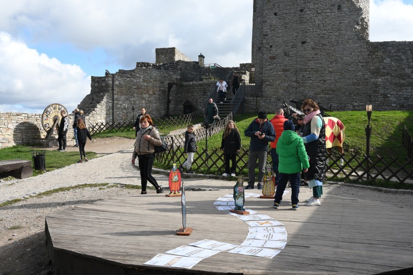 Tłumy turystów na zamku w Chęcinach. Moc atrakcji podczas Dni Otwartych Funduszy Europejskich