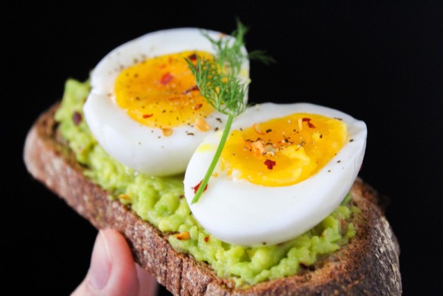 Z jajek można przyrządzić rewelacyjne dania. Przepisy naszych Czytelniczek i Czytelników idealnie sprawdzą się przy okazji śniadań, obiadów, kolacji oraz na Wielkanoc.