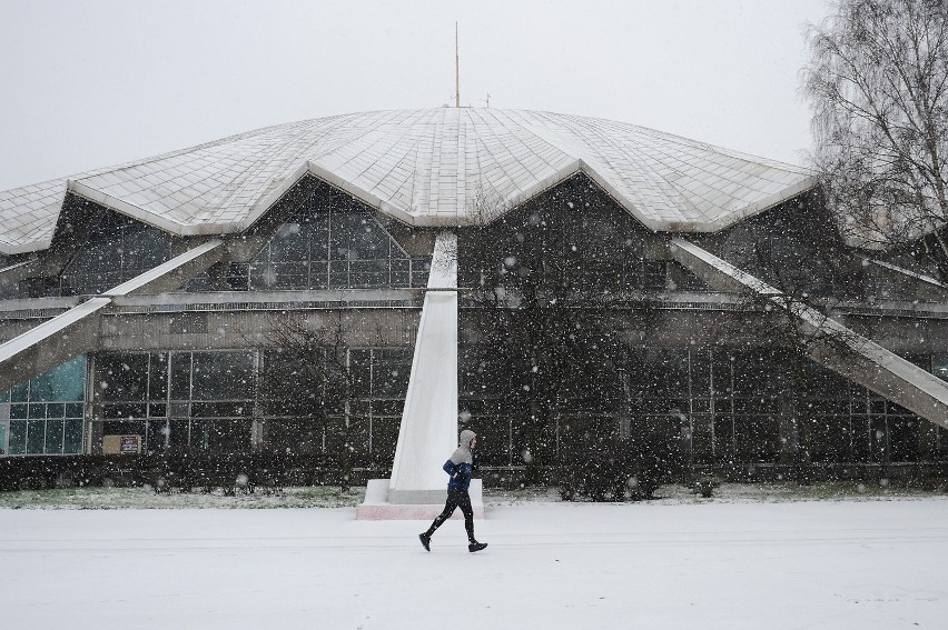 Zima w Poznaniu: Spadł śnieg, jest ślisko
