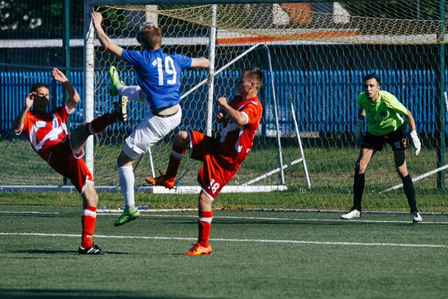 Dawid Kurminowski (z numerem 19) w jednym z meczów rezerw Kolejorza.