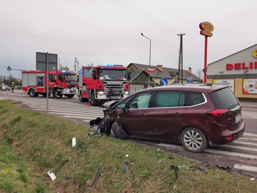 Wypadek w Orłach. Na drodze krajowej nr 77 zderzyły się cztery samochody [ZDJĘCIA]