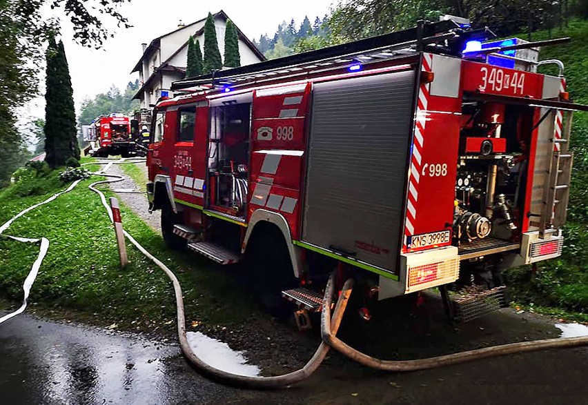 Obidza. Strażacy ratowali gorejące gospodarstwo. Ocalili dom