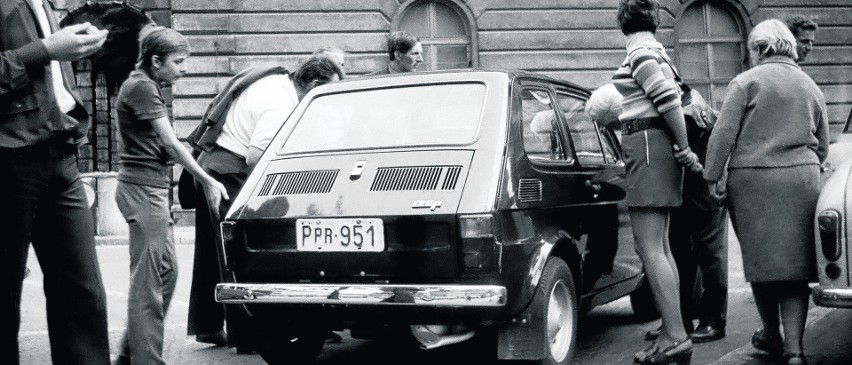 Lato 1973 r. Wszędzie w Polsce auto budziło zainteresowanie...