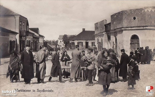 Rynek Wielki w Szydłowcu w latach 1910-16. Zobacz kolejne fotografie na następnych slajdach.