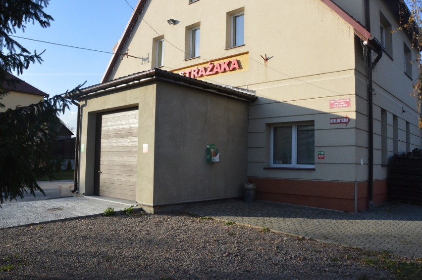 Defibrylator na budynku remizy w Kaszowie