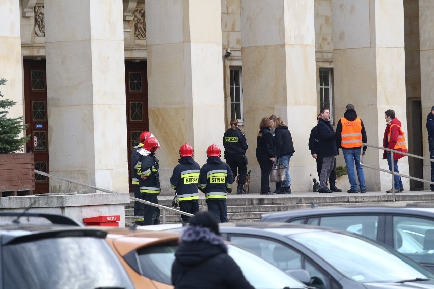 Alarm w urzędzie wojewódzkim. Kilkaset osób ewakuowano 