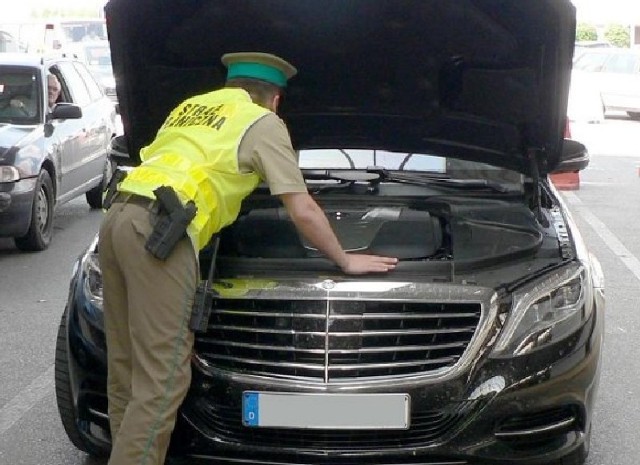 Luksusowy mercedes S 350, wart 316 tys. złotych, został skradziony w Niemczech.