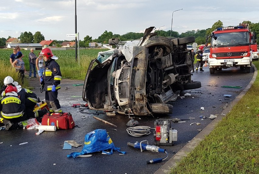 Wypadek na DK 35. Dwie osoby ranne