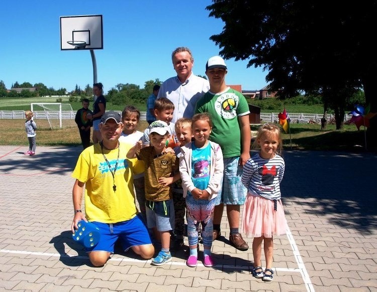 Miśtrzostwa Przedszkolaków w Młodzawach. Około 70 maluchów brało udział w rywalizacji sportowej i nauce wzajemnego wspierania [ZDJĘCIA]