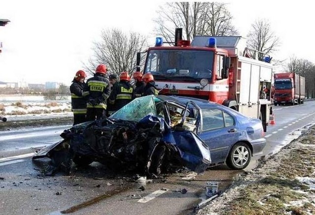 Kto częściej powoduje wypadki: młodzi kierowcy, czy starzy?