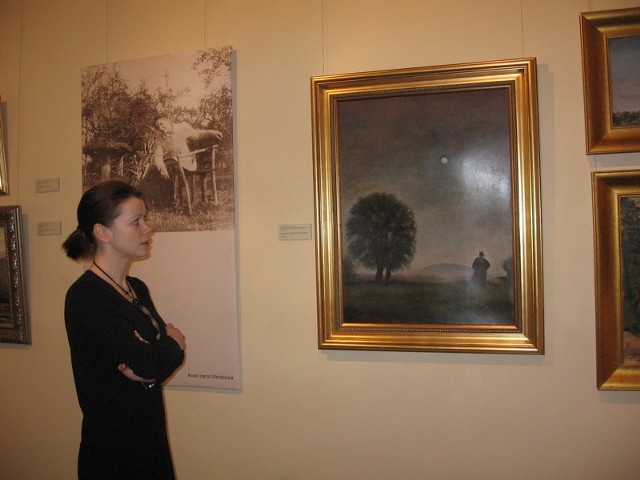 Zwraca uwagę piękny obraz "Cisza" namalowany już po śmierci Wojciecha - podkreśla Paulina Szymalak, komisarz radomskiej wystawy