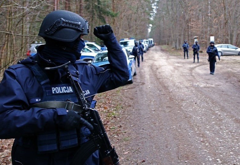 Policjanci prewencji z Łodzi i żołnierze 25 Brygady...