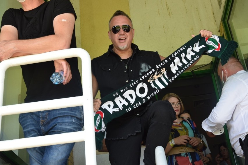 Na stadionie w Grodzisku piłkarzom Radomiaka kibicuje Szymon...