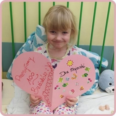 4-letnia Maja ma złośliwy nowotwór nerki z przerzutami. Po operacji dziewczynkę czeka długa chemioterapia
