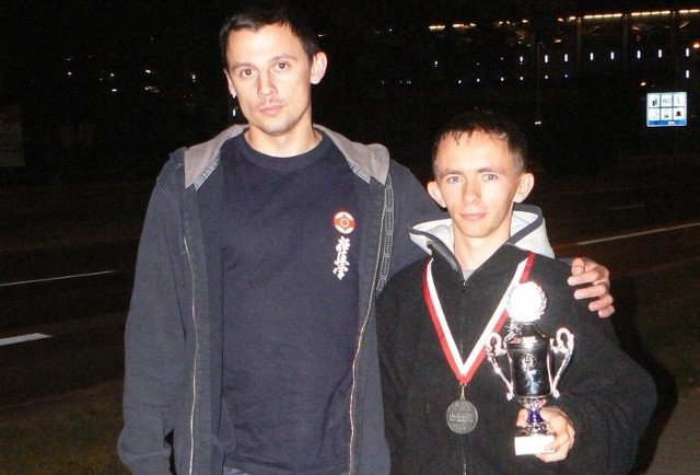 Michał Ciechanowski (z prawej) z trenerem Mateuszem Garbaczem