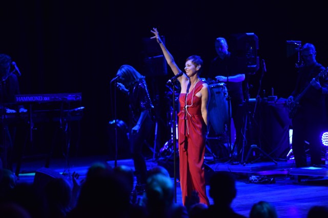 Lisa Stansfield dała oszałamiający koncert w sali CKK Jordanki. Artystka poderwała do tańca całą salę koncertową. Fani zapewnili stu procentową obecność.