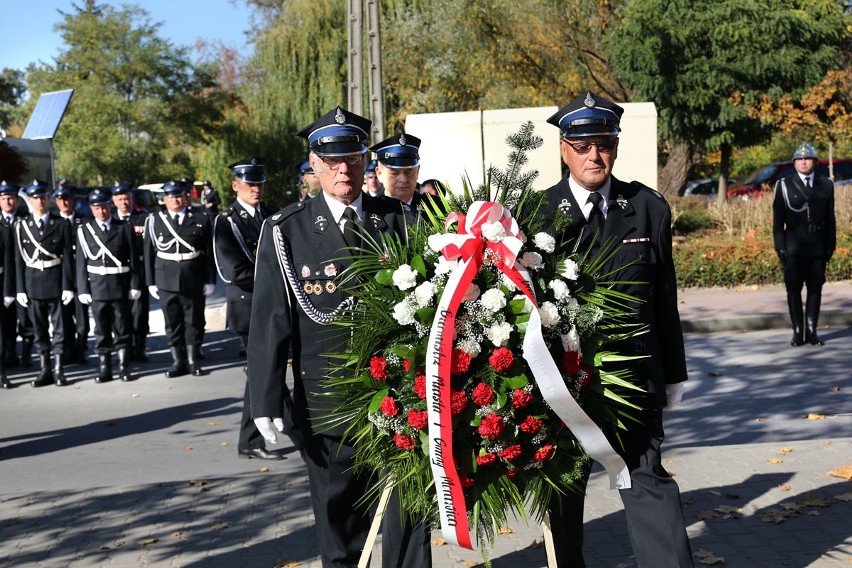 W Morawicy odsłonięto pomnik ku pamięci strażaków
