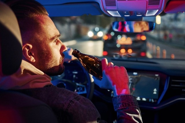 Przepadek pojazdu mechanicznego będzie orzekany m.in. jeżeli kierujący pojazd mechaniczny jest pod wpływem alkoholu, a zawartość alkoholu w jego organizmie jest wyższa niż 0,75 mg/dm3 w wydychanym powietrzu lub 1,5 promila we krwi.