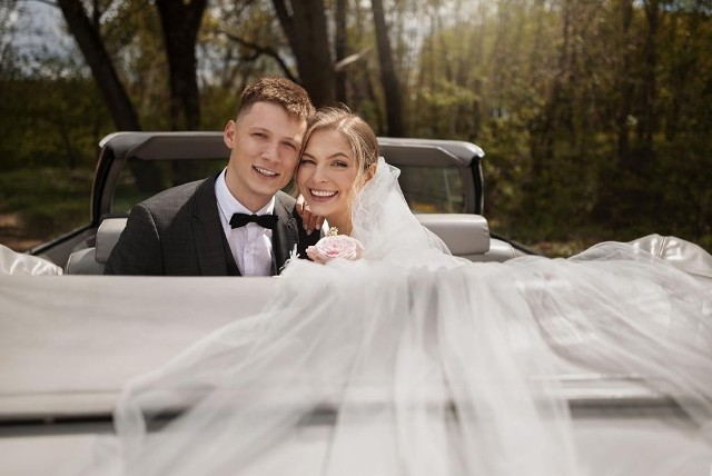 Auto do ślubu jest eleganckim i stylowym elementem uroczystości